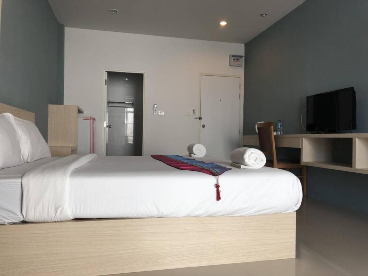Khao Oat Airport Hotel Nai Yang Beach Buitenkant foto