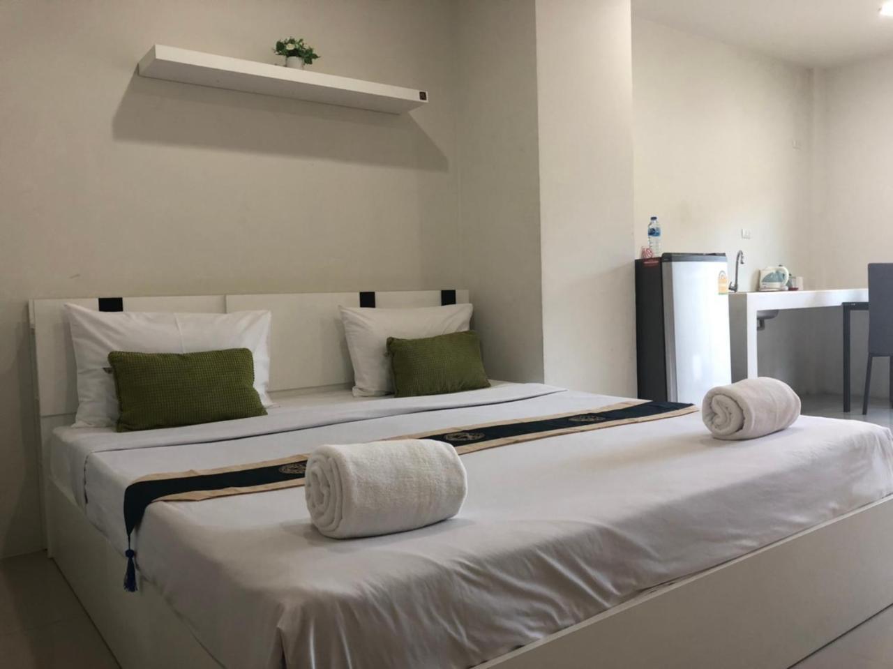 Khao Oat Airport Hotel Nai Yang Beach Buitenkant foto