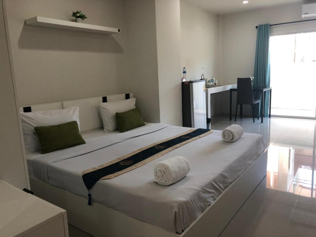 Khao Oat Airport Hotel Nai Yang Beach Buitenkant foto