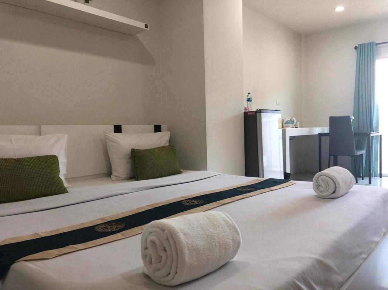 Khao Oat Airport Hotel Nai Yang Beach Buitenkant foto