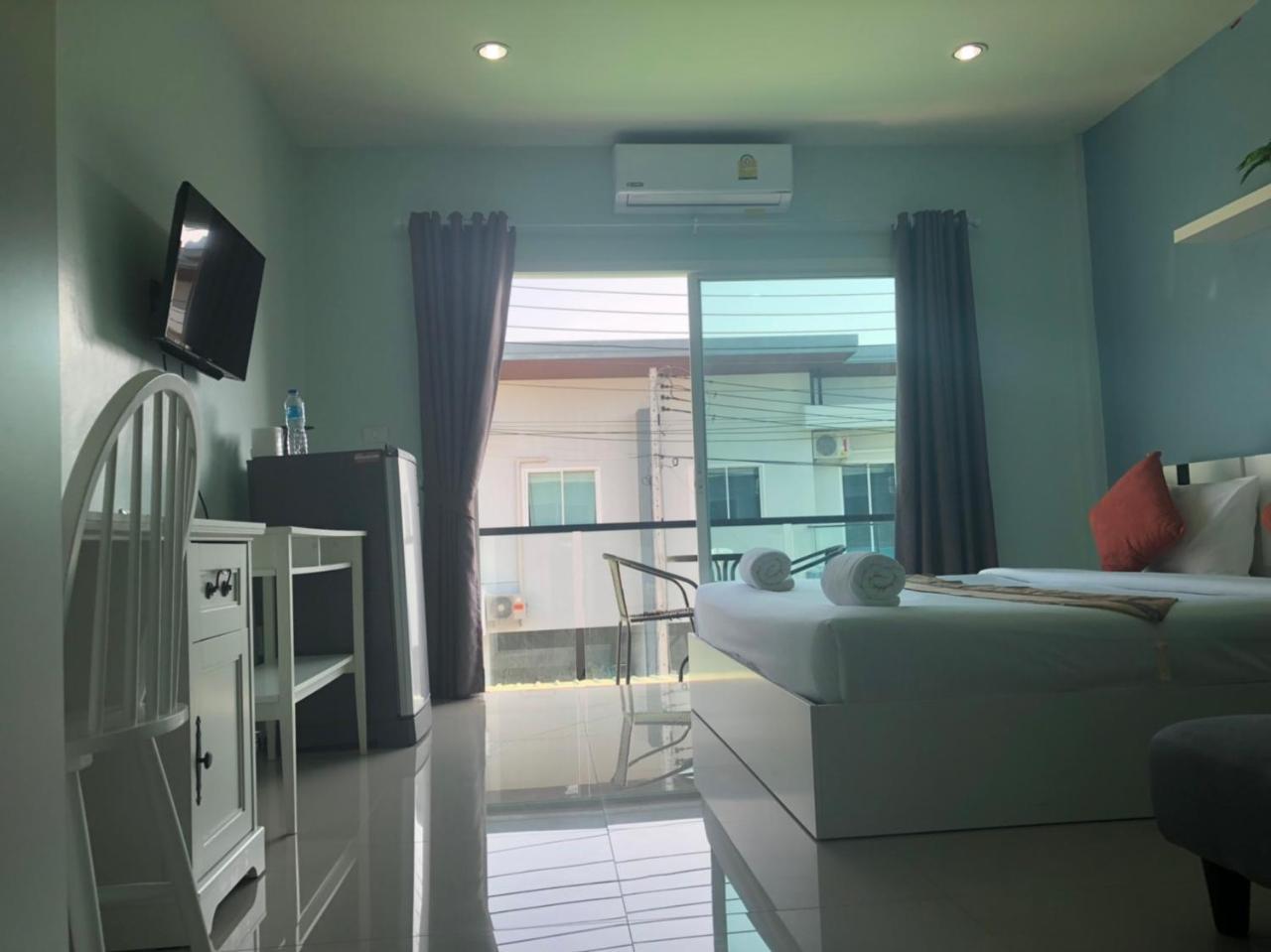 Khao Oat Airport Hotel Nai Yang Beach Buitenkant foto