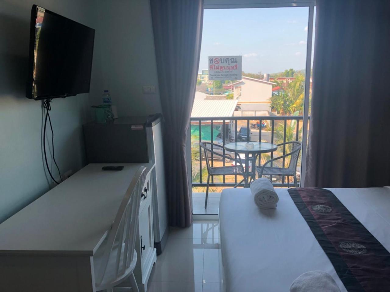 Khao Oat Airport Hotel Nai Yang Beach Buitenkant foto
