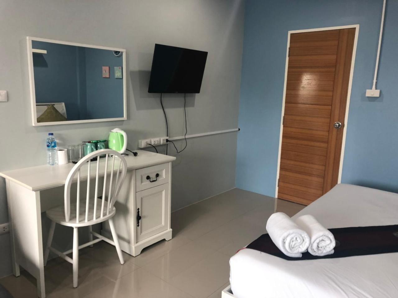 Khao Oat Airport Hotel Nai Yang Beach Buitenkant foto