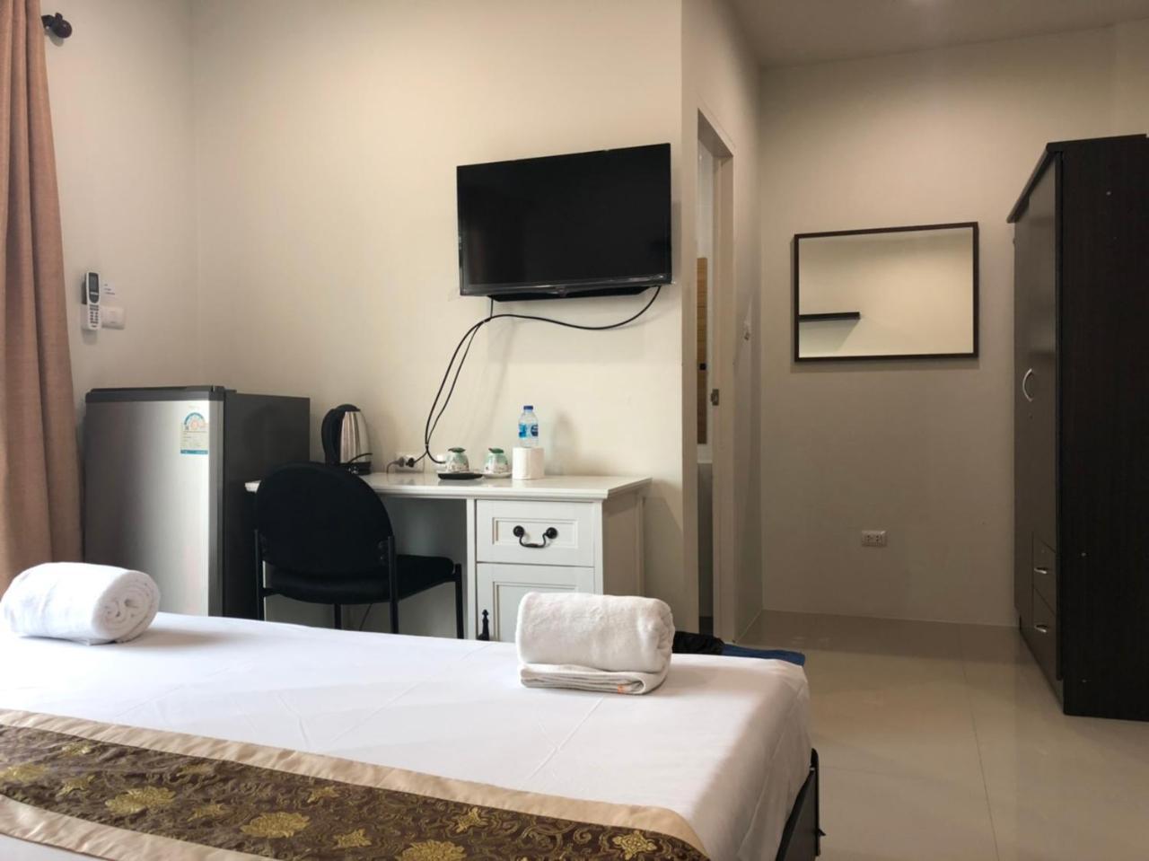Khao Oat Airport Hotel Nai Yang Beach Buitenkant foto